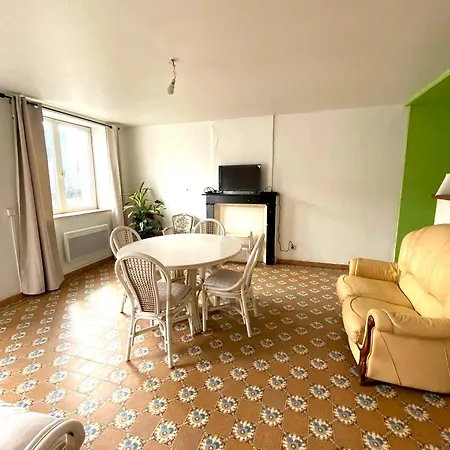 Maison Chaleureuse A Avec Stationnement Prive Holiday home *