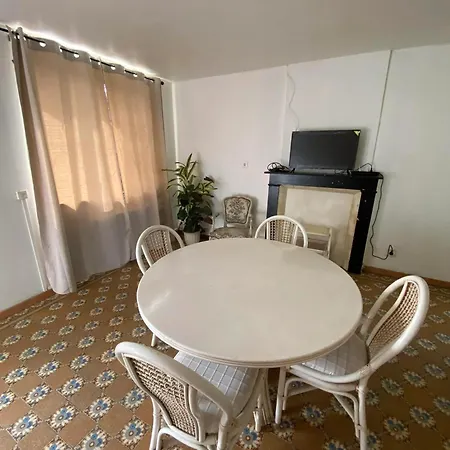 Holiday home Maison Chaleureuse A Avec Stationnement Prive